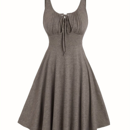 Lässiges Damenkleid mit Ausschnitt und Ösen-Trägern, ausgestellter Frühling-Sommer-Stil  