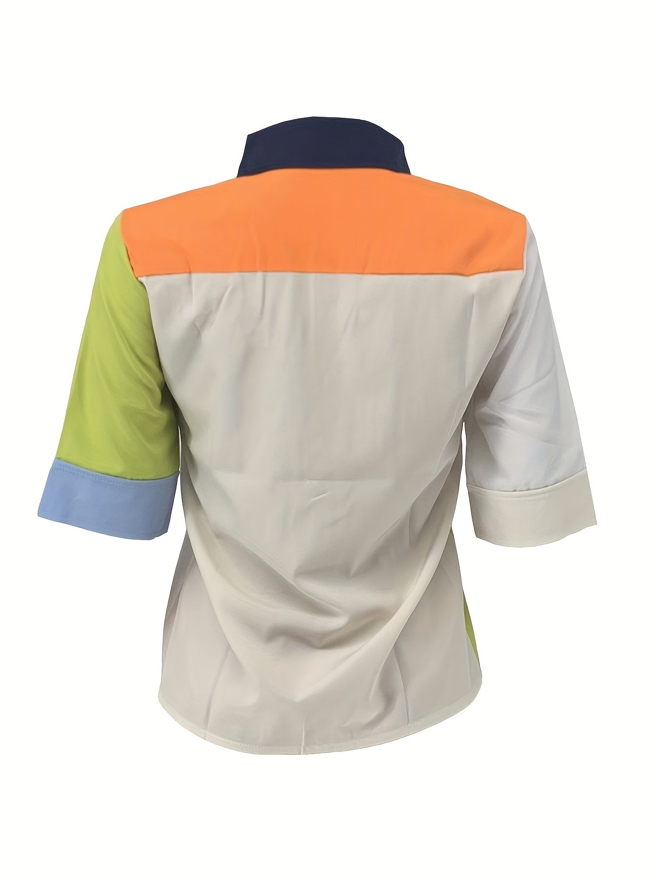 Camicia donna stile moderno con bottoni, taglio casual, ideale per un look urbano alla moda