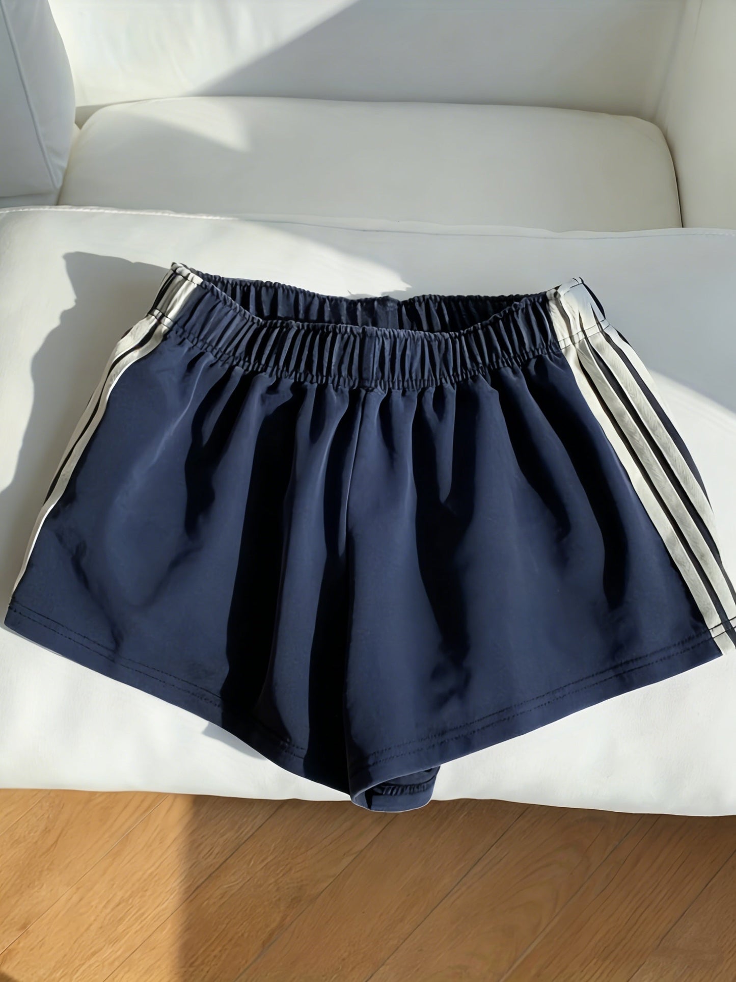 Shorts de sport femme à bandes latérales style décontracté pour running et loisirs
