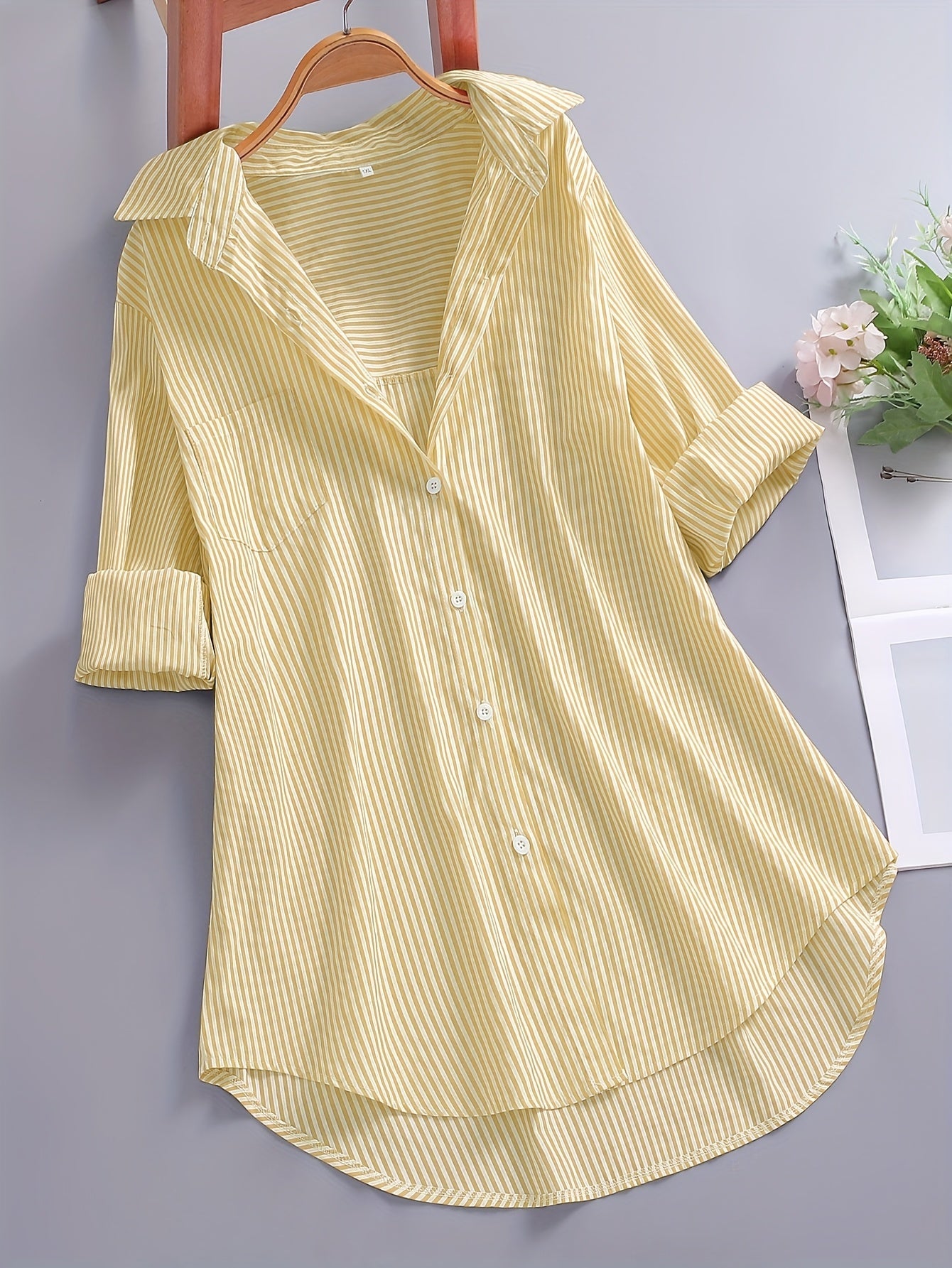 Loose striped shirt for women – Casual style for office or leisure