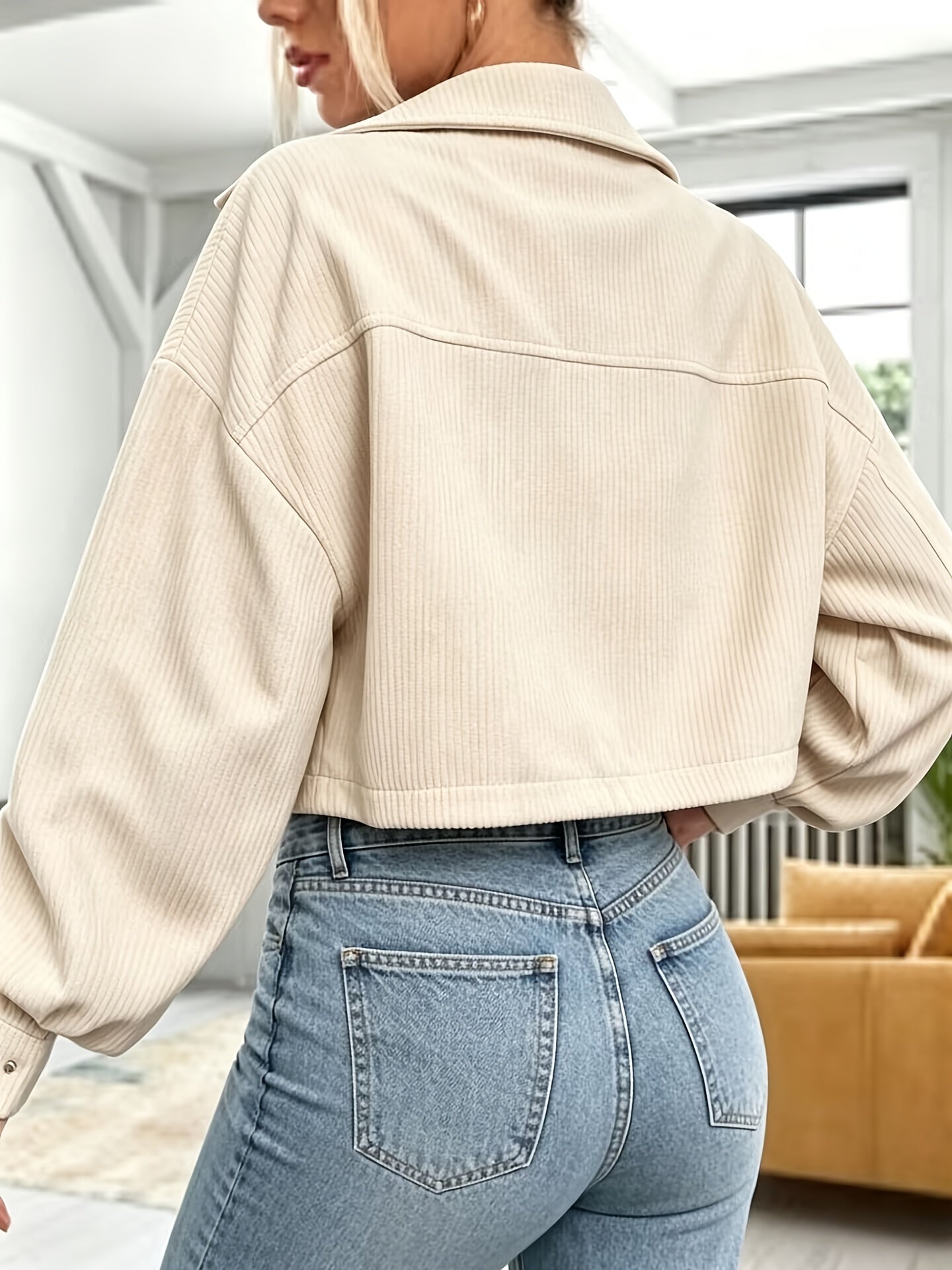 Veste courte côtelée femme, col chemise, boutonnée, poches à rabat, manches longues