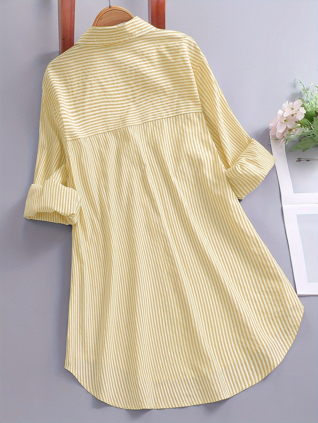 Loose striped shirt for women – Casual style for office or leisure
