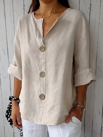 Afslappet damebluse med knapper i elegant og alsidig stil