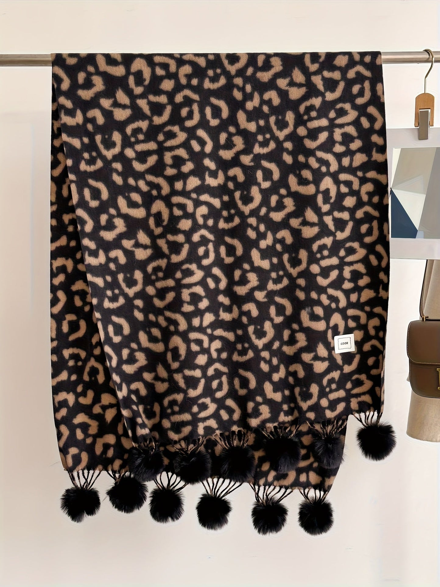 Écharpe large motif animalier avec pompons pour femme
