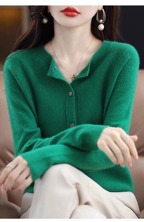 Danielle – Merino Vest for Women with Round Neck and Long Sleeves in