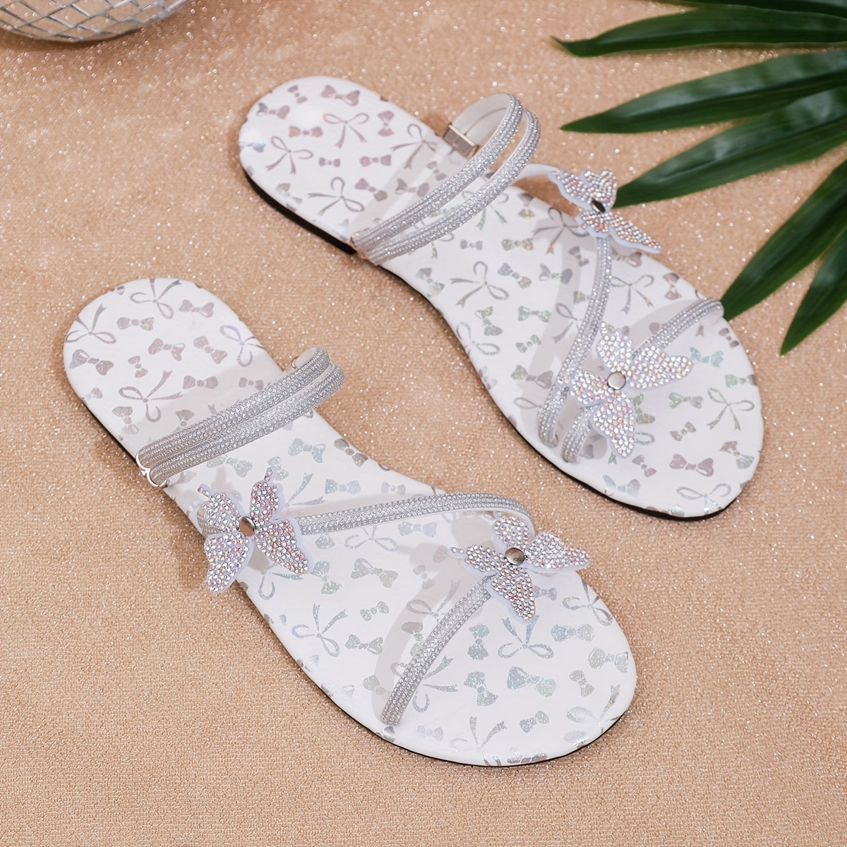 Flade damesandaler med sommerfuglestil, elegante til sommer og særlige lejligheder