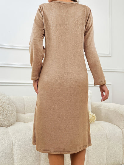 Robe de Nuit en Polaire Douce Femme - Manches Longues, Col Rond, Poches, Motif Brodé "Yes, I'm cold."