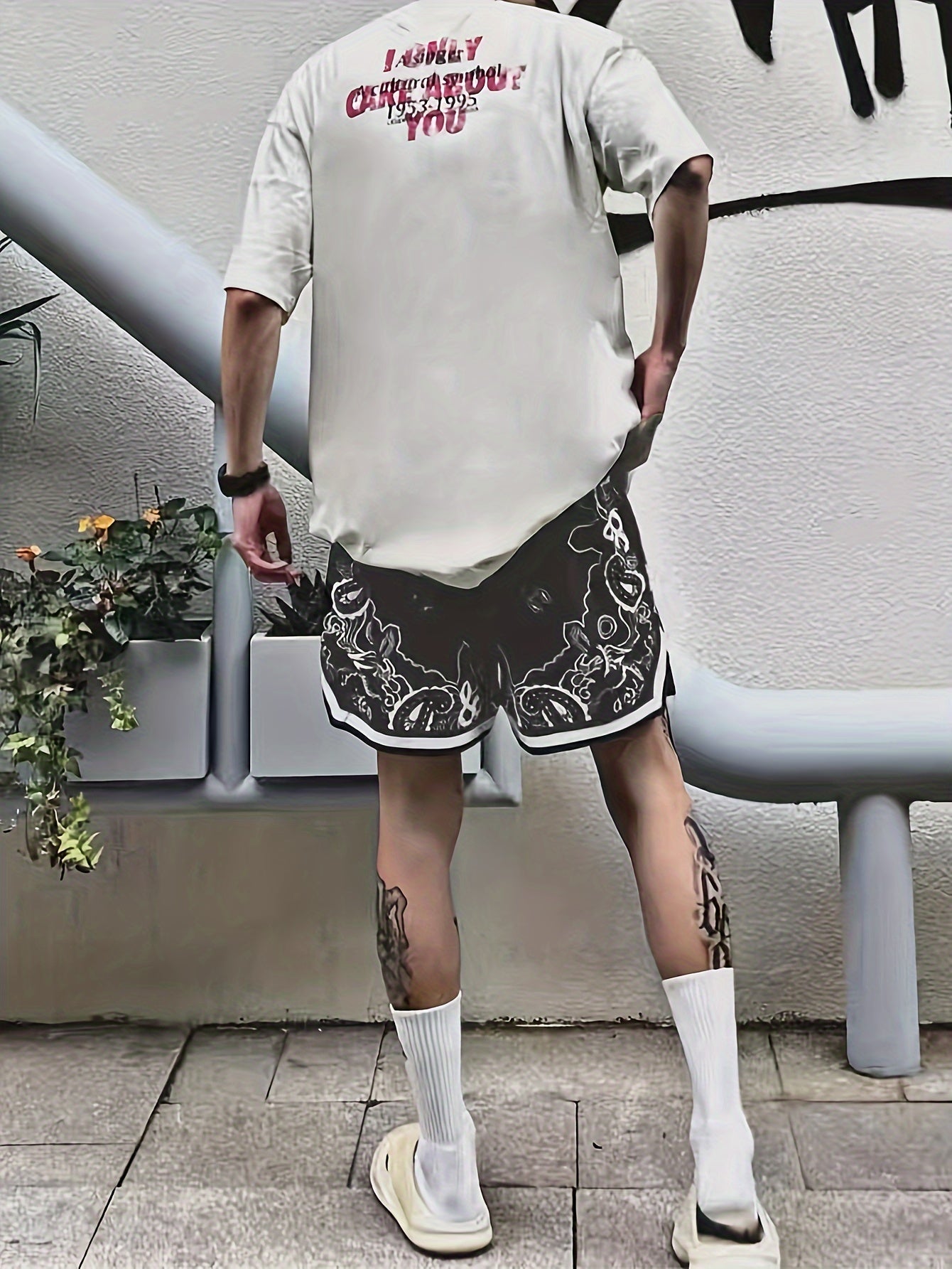Shorts de sport homme style streetwear imprimé motif bandana – Look urbain tendance