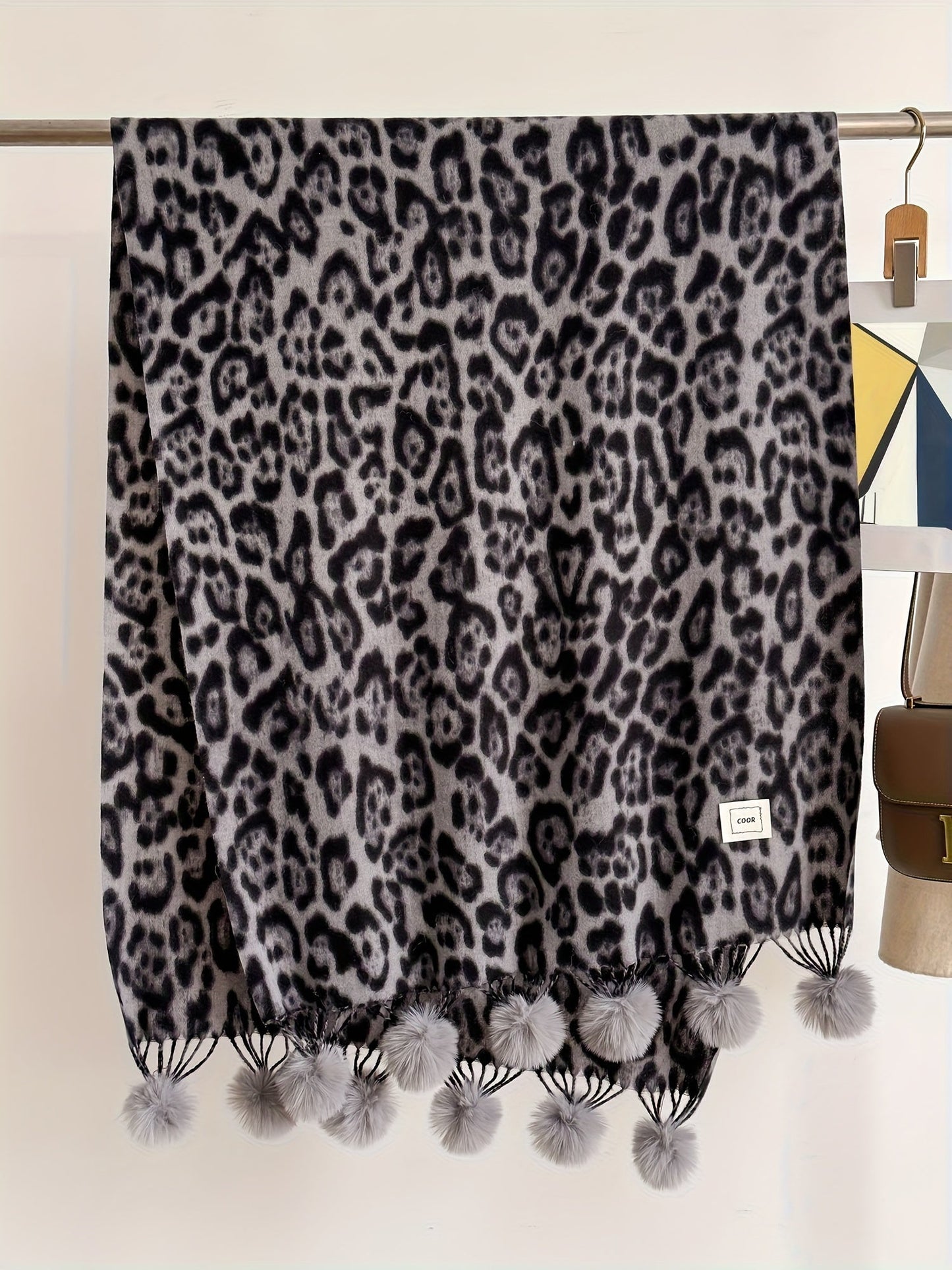 Écharpe large motif animalier avec pompons pour femme