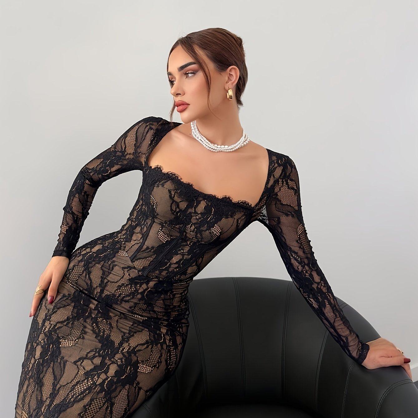Abito donna elegante aderente stile serata con maniche lunghe e scollo quadrato