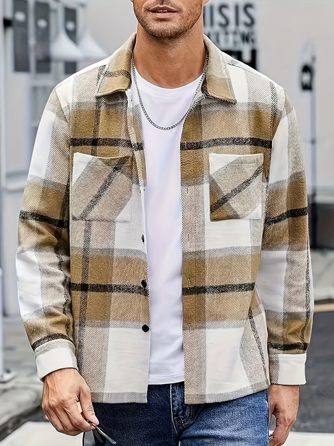 Chemise à carreaux homme coupe décontractée avec poches boutonnées marron clair et blanc