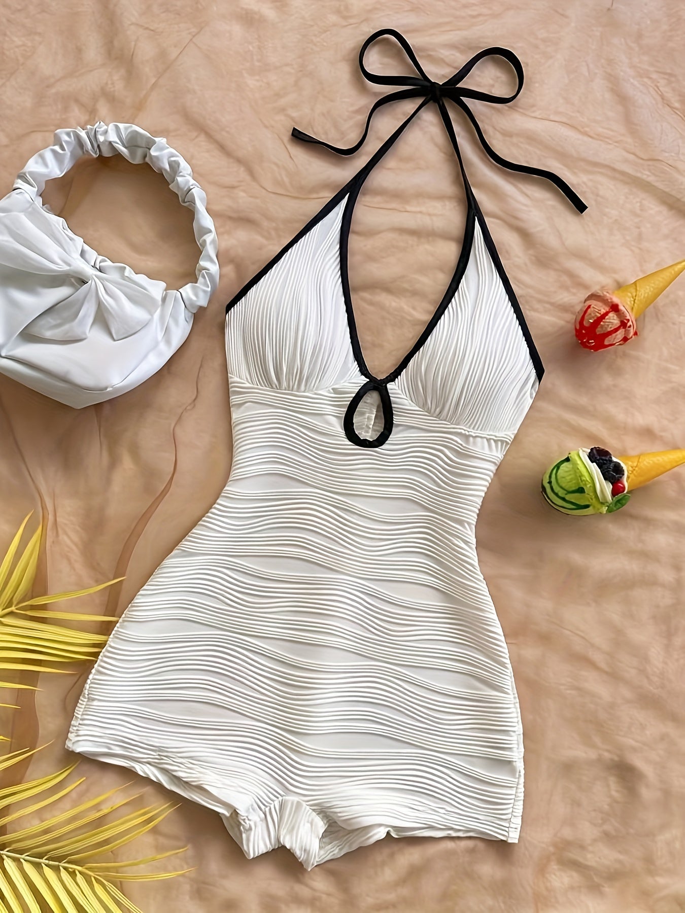 Maillot de Bain Femme Une-Pièce Style Vintage à Décolleté Plongeant et Finition Contrastée