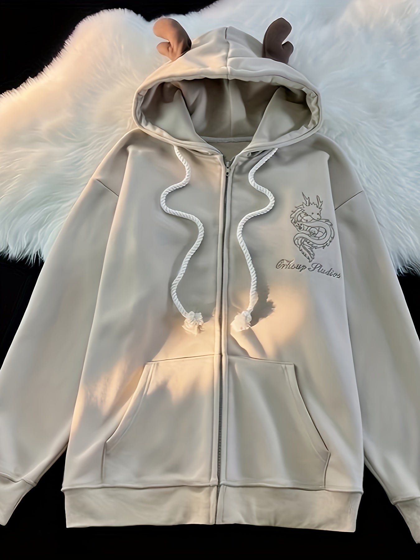 Sweat à Capuche Zippé Unisexe Crème avec Cornes et Motif Dragon Brodé