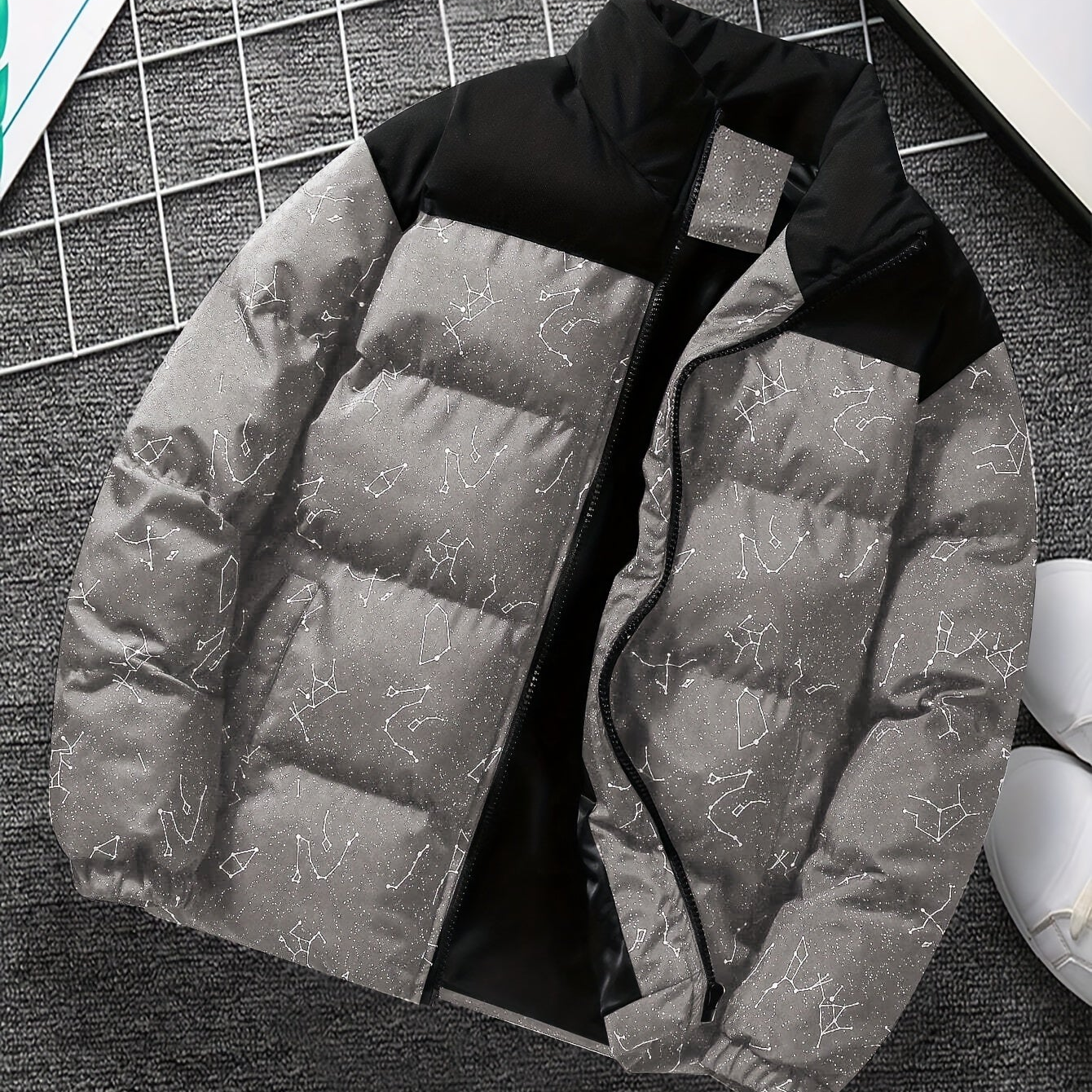 Doudoune matelassée col montant à motif constellation imprimé bicolore pour homme
