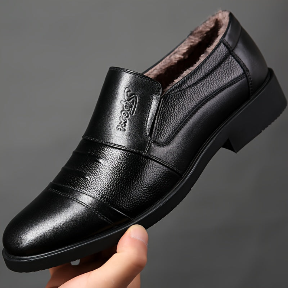 Mocassins Homme Doublés Hiver Noirs avec Semelle Noire et Détails Texturés