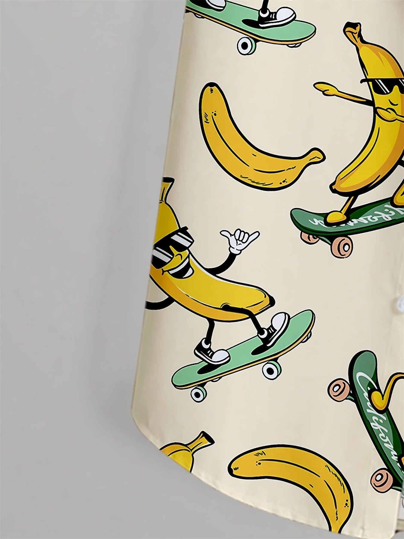 Lässiges Herrenhemd mit lustigem Bananen-Skateboard-Motiv, sommerlich und originell  