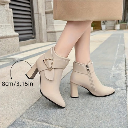 Bottines femme à talons épais, bout pointu, avec boucle décorative et fermeture éclair latérale