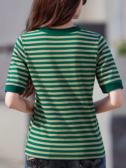 Avslappnad randig V-ringad t-shirt för kvinnor i urban chic stil
