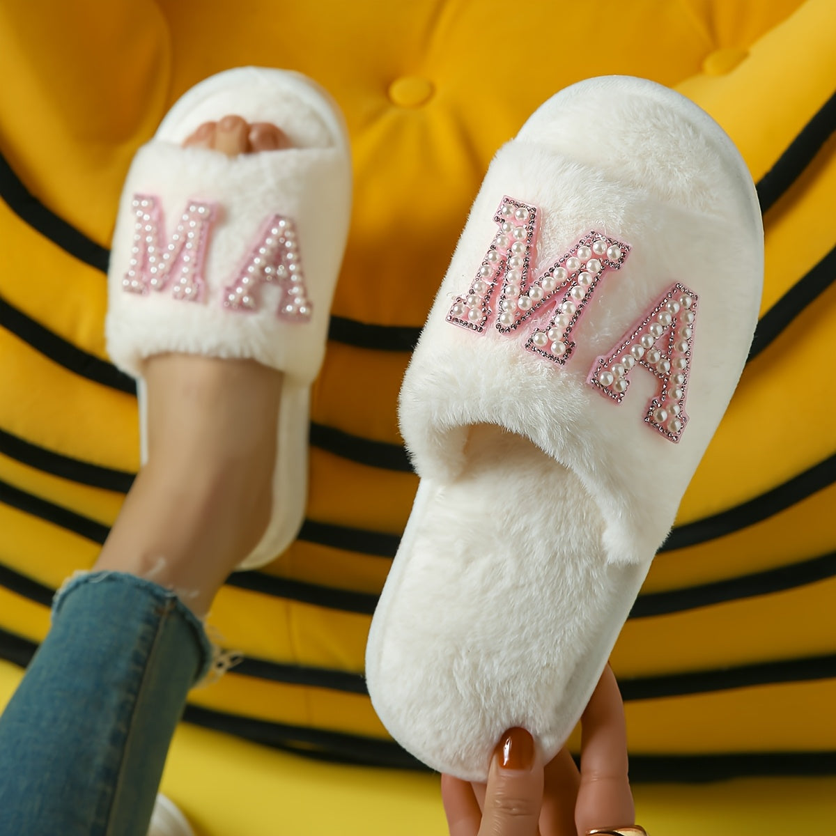 Kapcie damskie w stylu przytulnym z haftem 'MA' dla mamy – modne i wygodne do domu
