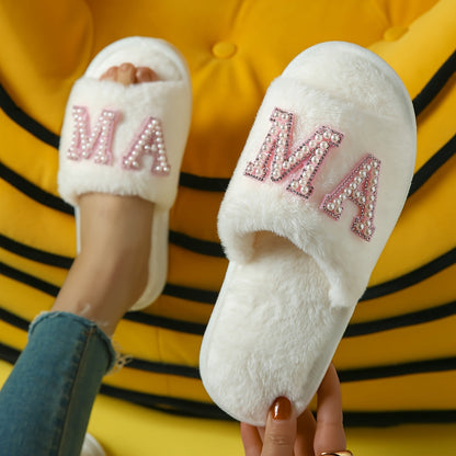 Kapcie damskie w stylu przytulnym z haftem 'MA' dla mamy – modne i wygodne do domu