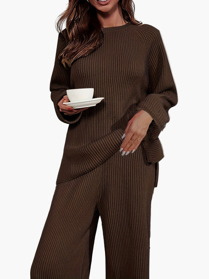 Lässiges Damen-Set mit weitem Pullover und weiter Hose zum Entspannen oder für zu Hause