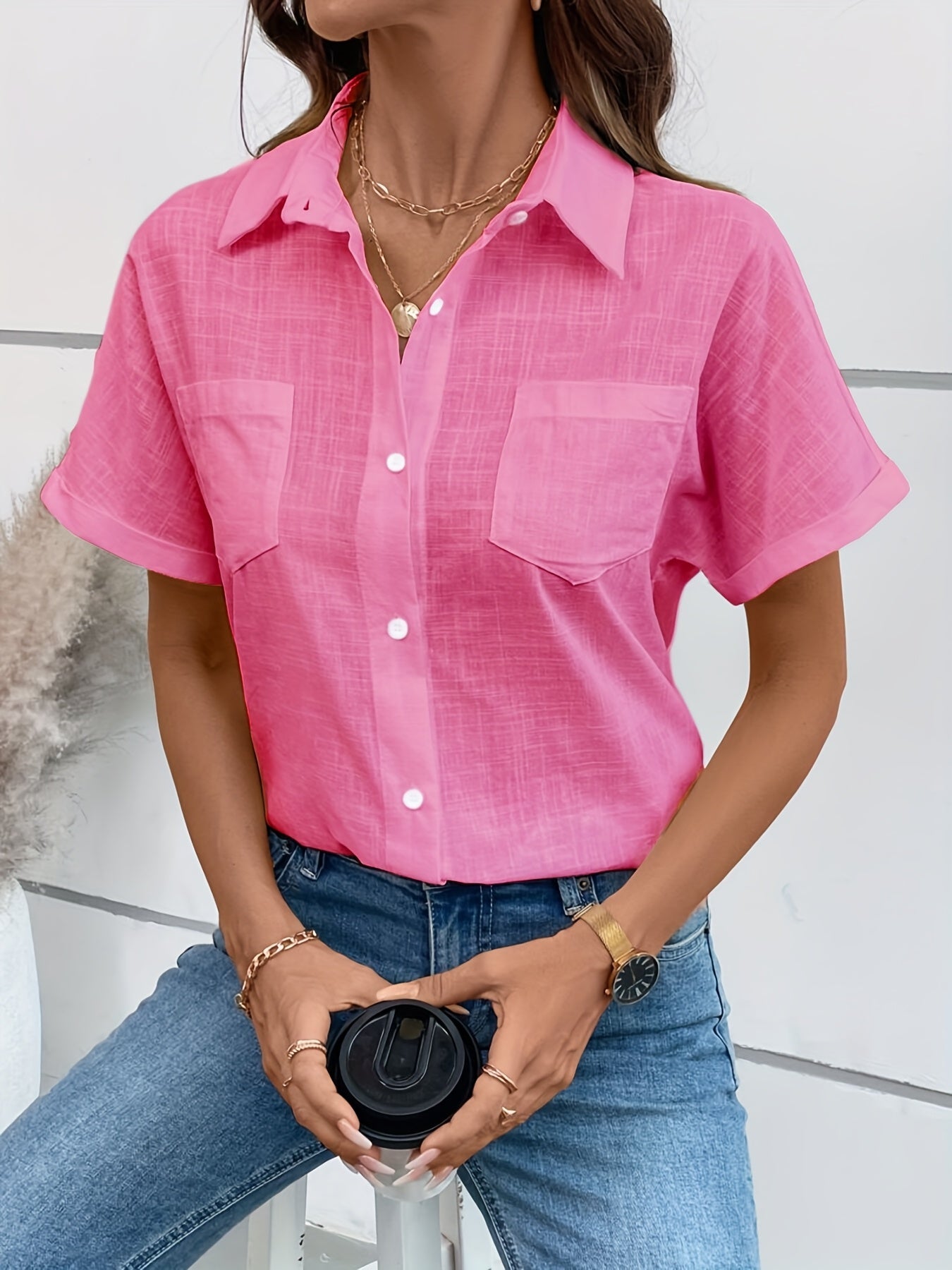Camisa casual de mujer con mangas cortas y estampado de pájaros para un look chic primavera verano