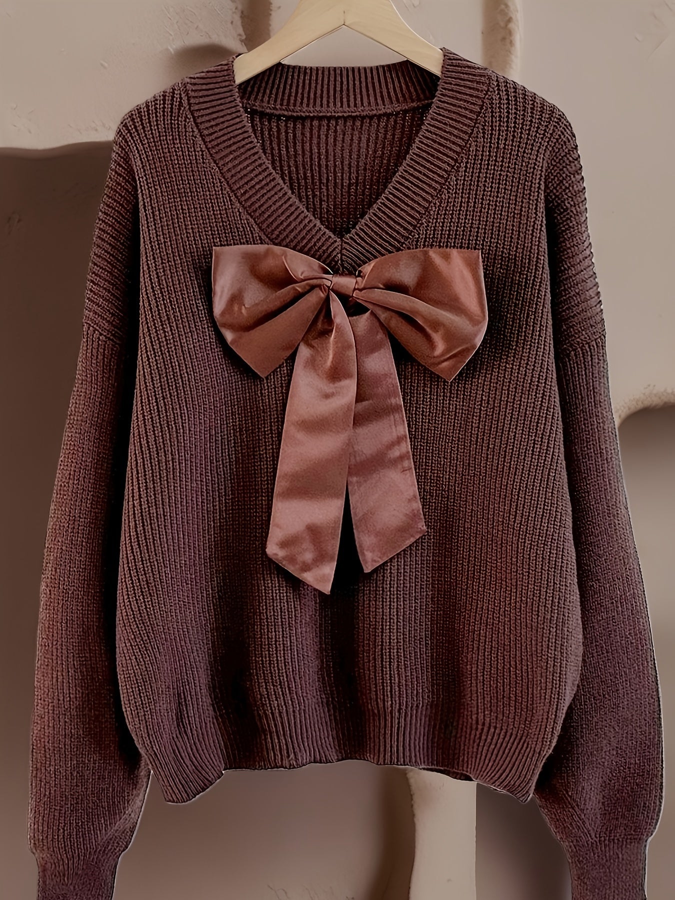 Pull en maille côtelée col V avec grand nœud décoratif pour femme