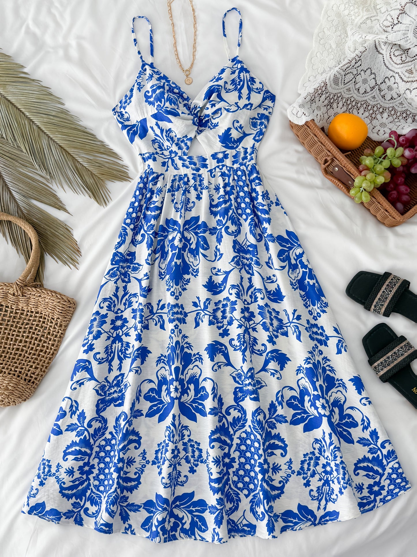 Robe midi femme style bohème chic à fleurs, idéale pour les sorties estivales