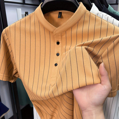 Herreskjorte med korte ærmer og striber i afslappet, elegant Henley-stil