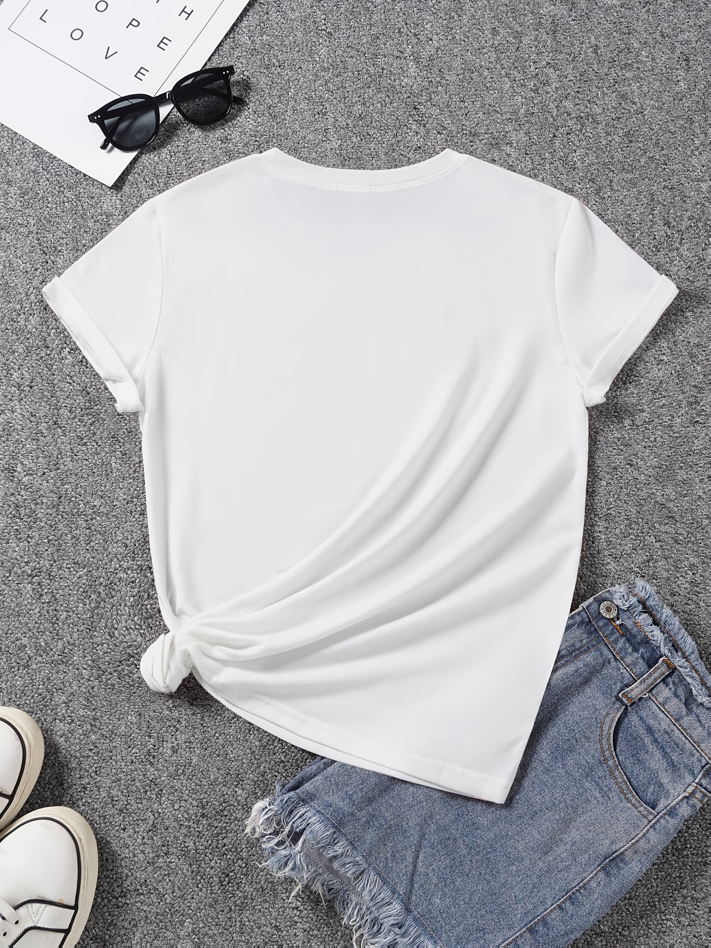 T-shirt femme style casual motif tournesol et papillons, imprimé tendance pour le printemps-été
