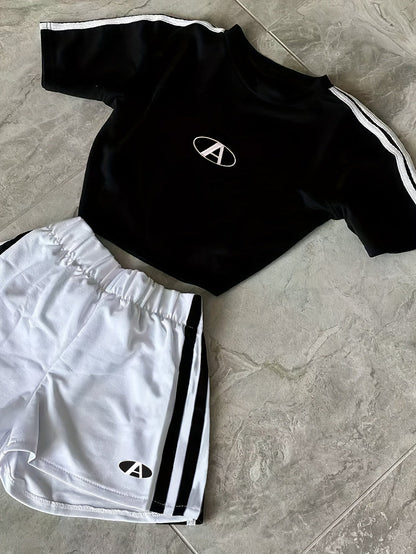 Ensemble de sport deux pièces femme style athlétique tendance - Haut court et short assorti pour fitness et loisirs