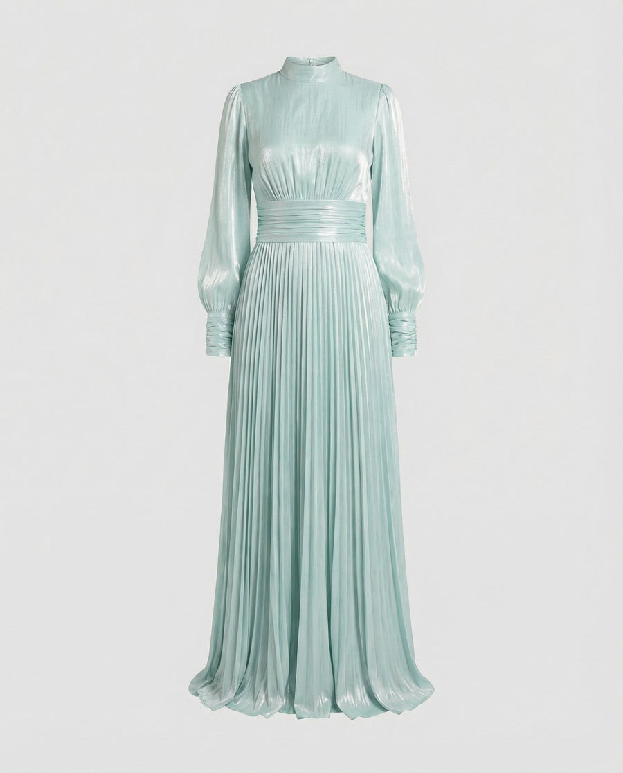 Robe longue plissée à col montant et manches longues