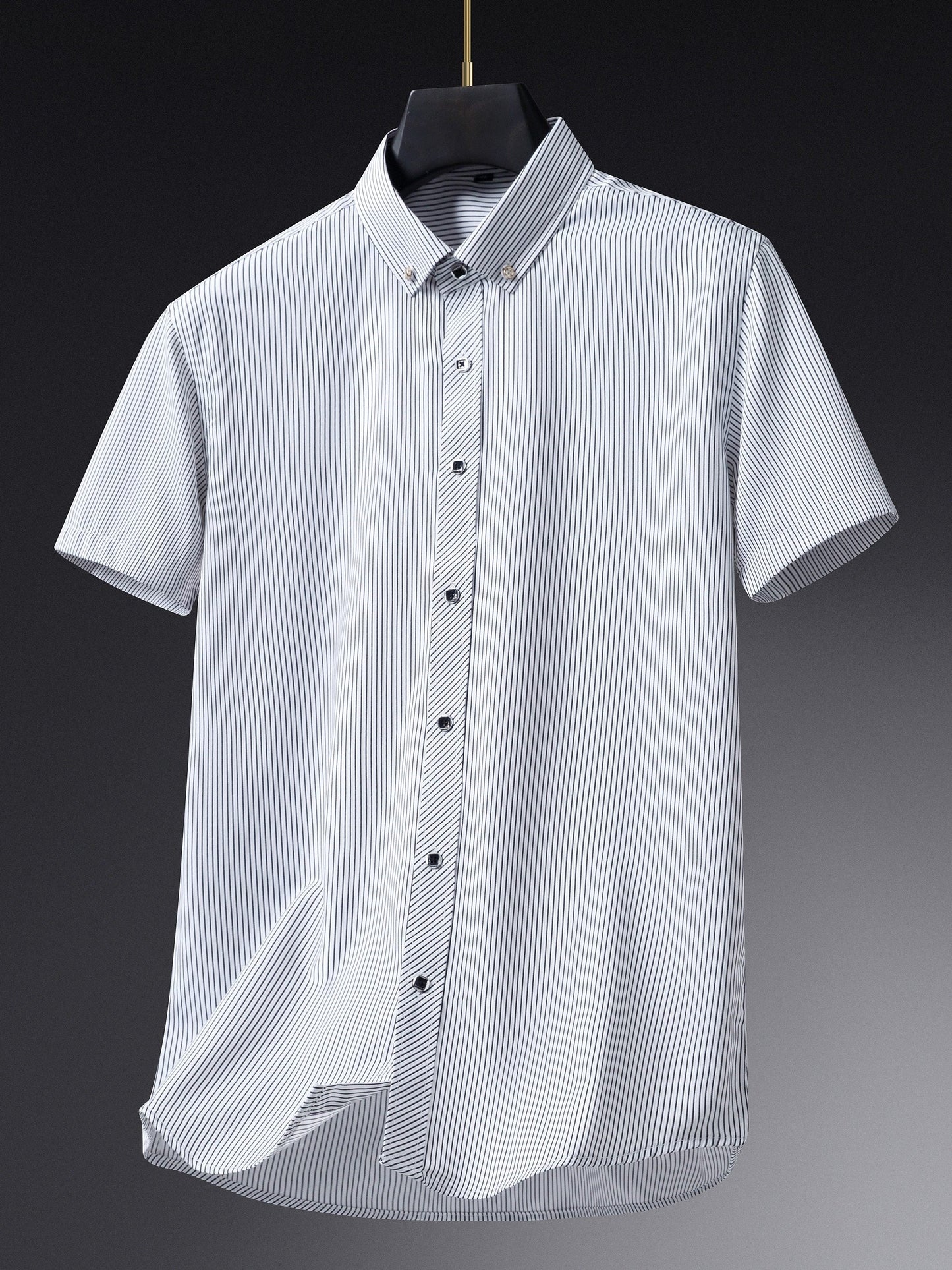 Chemise habillée à manches courtes pour homme style business à rayures fines