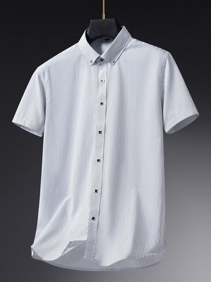 Chemise habillée à manches courtes pour homme style business à rayures fines
