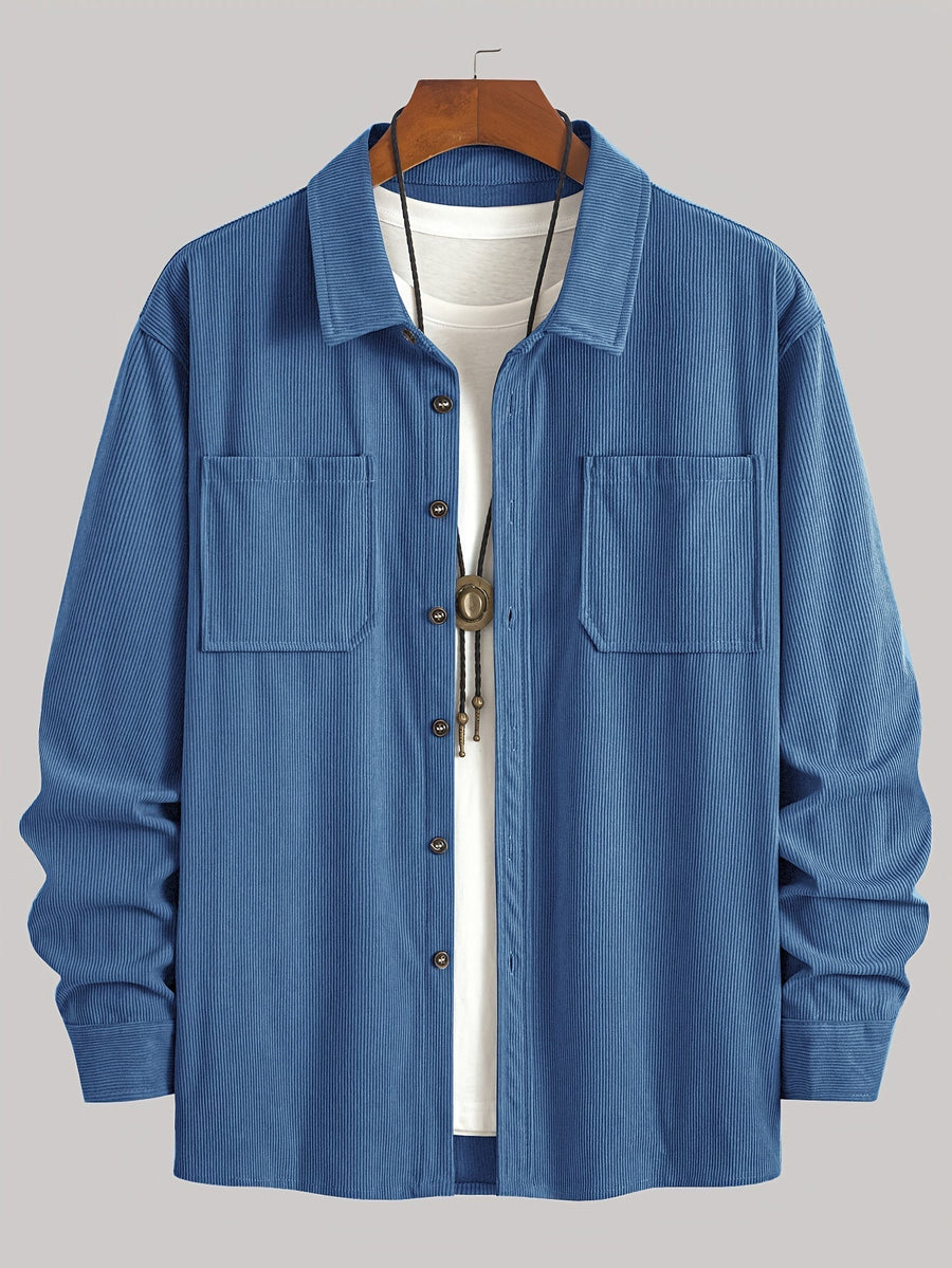 Herrenhemd im Overshirt-Stil aus geripptem Stoff mit Knöpfen und Brusttaschen