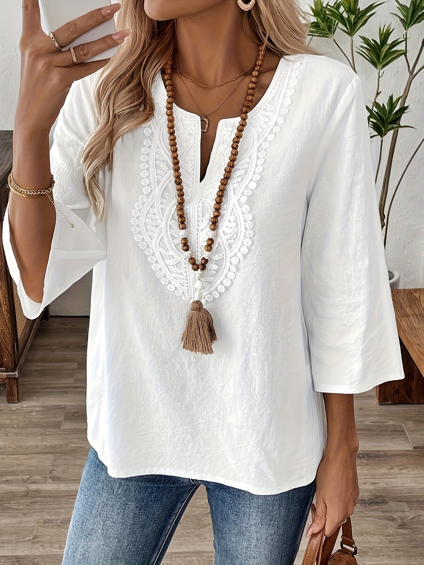 Blus för kvinnor i bohemisk chic stil med långa ärmar och broderi för en avslappnad och elegant look