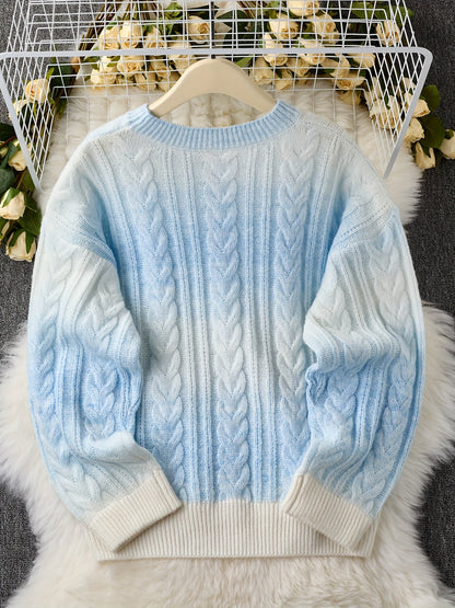 Pull en maille tressée bicolore bleu ciel et blanc col rond doux