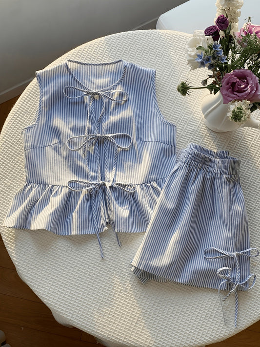 Ensemble coordonné femme style décontracté à rayures avec top sans manches à volants et short taille haute