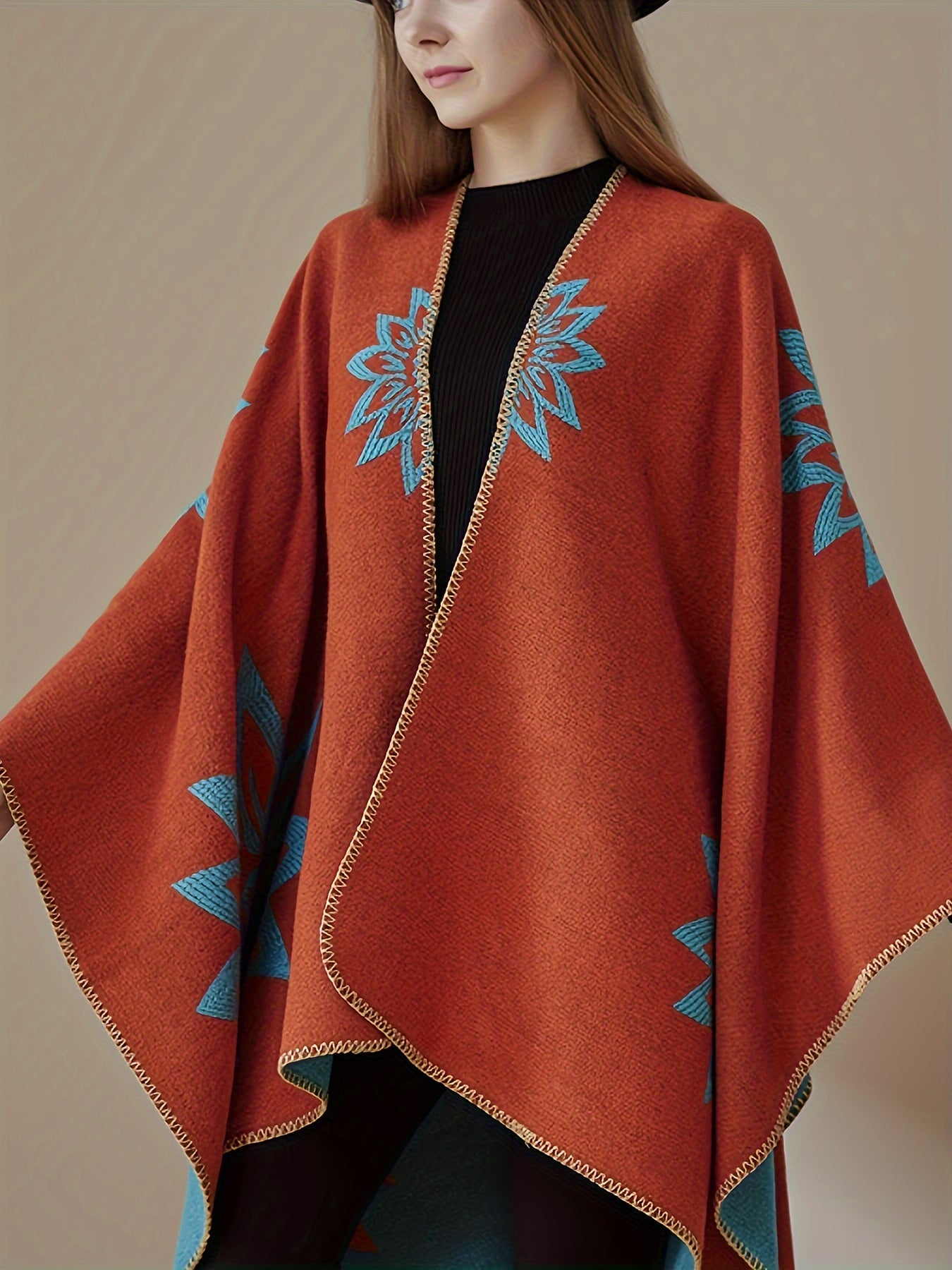 Poncho Réversible Femme Noir Motifs Floraux Blancs et Gris