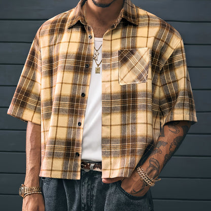 Herren-Kurzarmhemd im lässigen urbanen Karo-Stil, trendig  