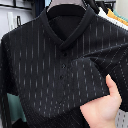 Herreskjorte med korte ærmer og striber i afslappet, elegant Henley-stil