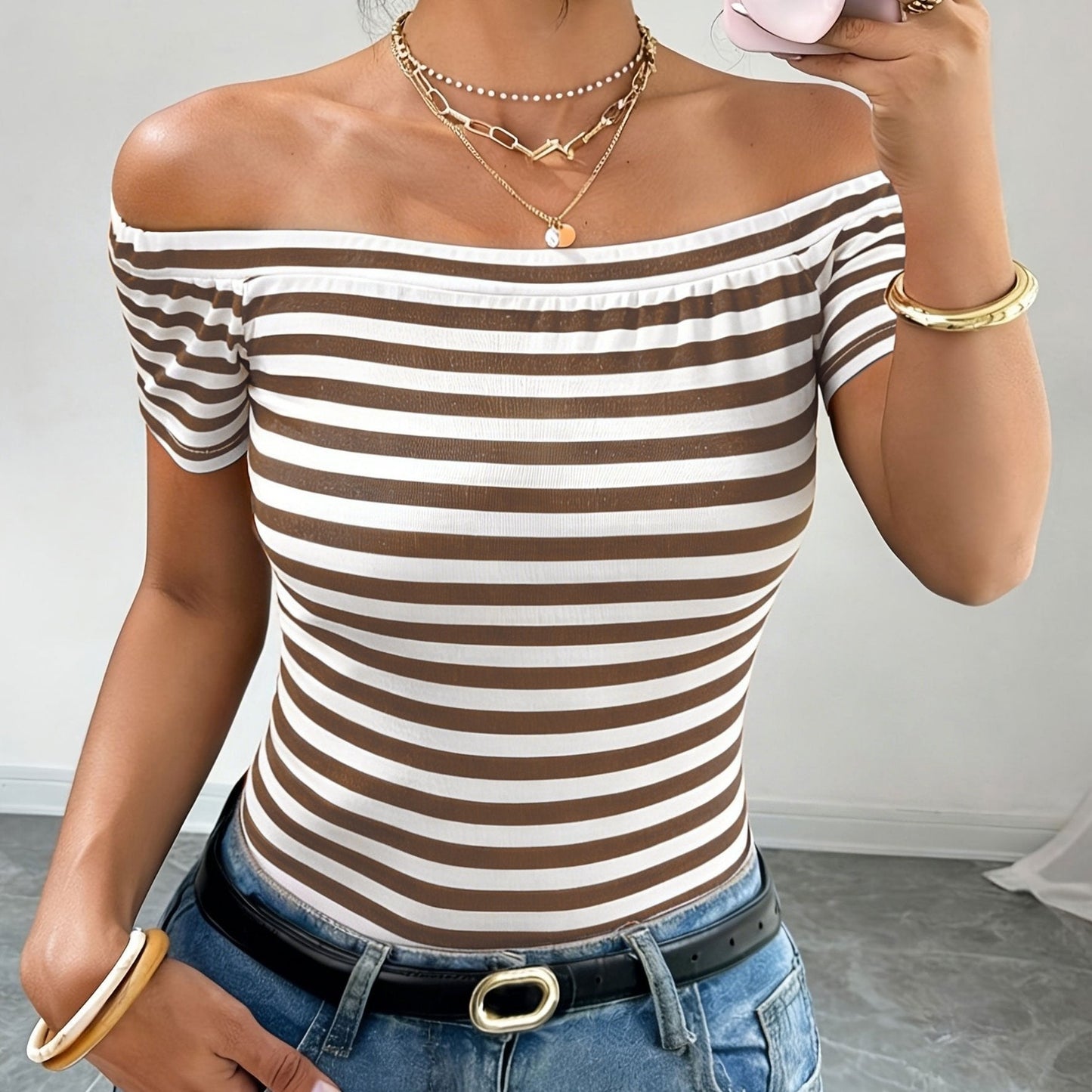 Damentop mit schulterfreiem Bardot-Ausschnitt und Streifen – elegant und modern für lässige oder schicke Looks  
