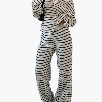 Elegantes Damen-Set mit weitem gestreiftem Pullover und weiter Hose, lässiger Stil für Herbst und Winter