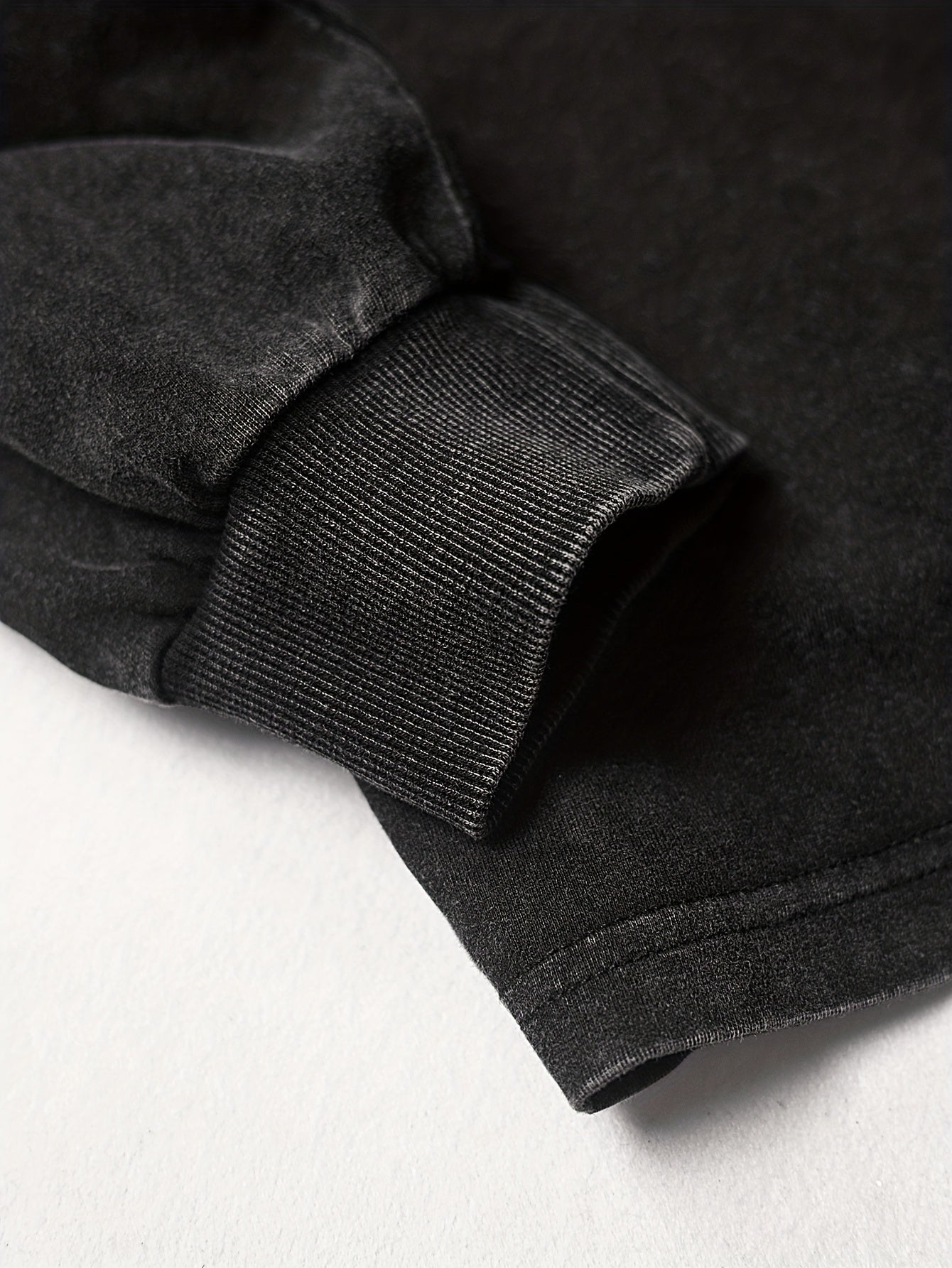 Sweat-shirt Homme ample noir délavé imprimé texte et écussons style racing