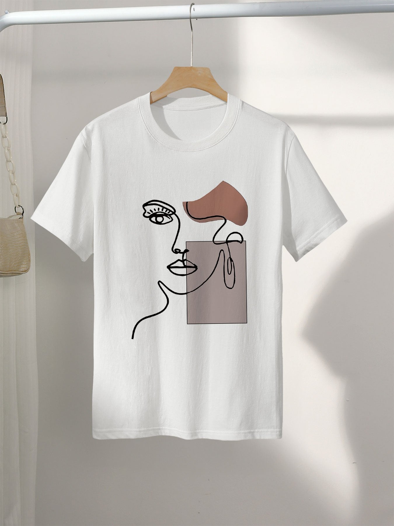 T-shirt Femme Style Art Moderne Visage Abstrait – Casual et Tendance