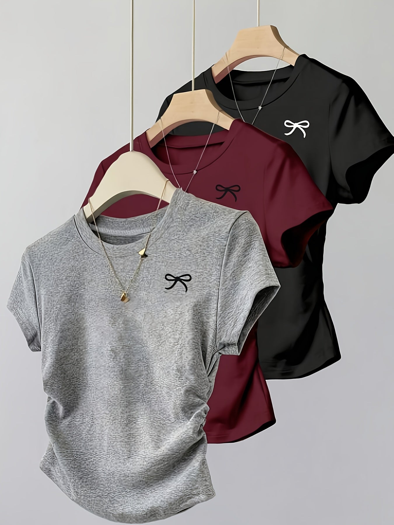 T-shirt femme casual chic à manches courtes avec nœud brodé, style élégant pour usage quotidien