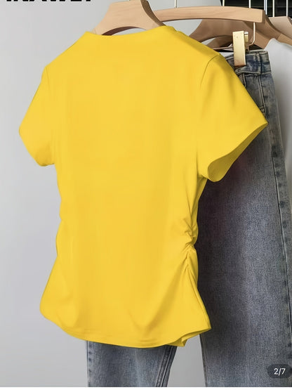 Dame T-shirt med tætsiddende pasform, hjerteprint, afslappet og trendy stil