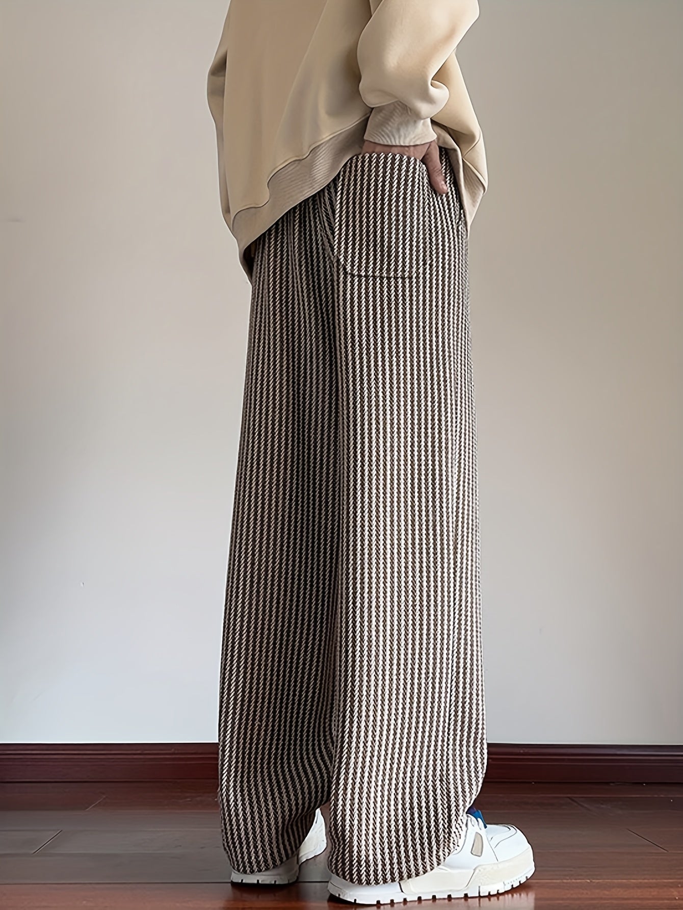 Pantalon décontracté à jambes droites pour homme style streetwear avec motif chevrons