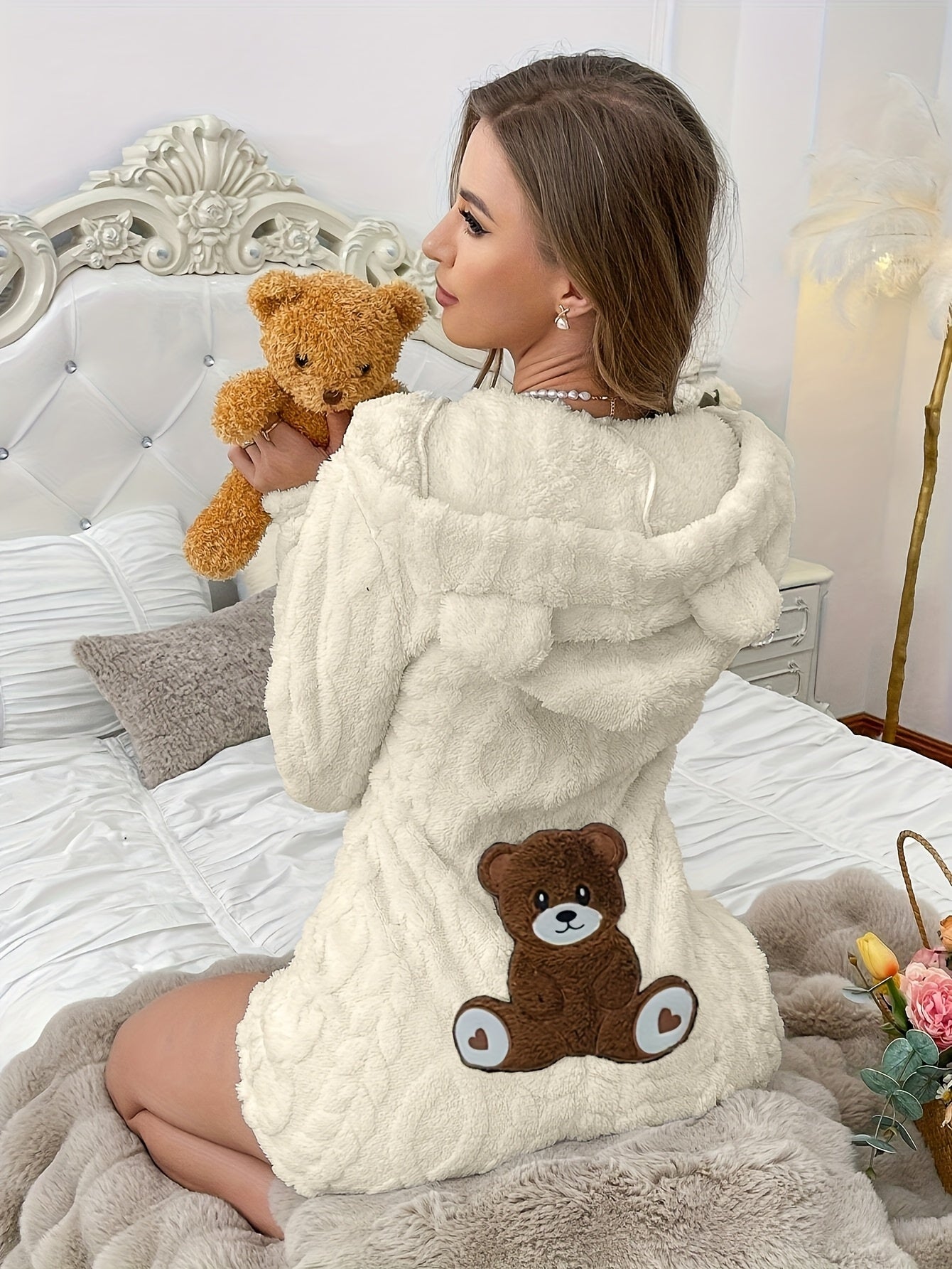 Grenouillère Peluche Femme à Capuche Ours Polaire Crème avec Broderie Ours Marron