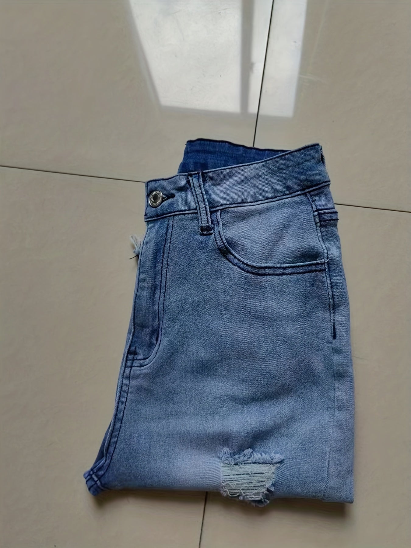 Bermuda casual strappato per donna – Stile urbano alla moda estate
